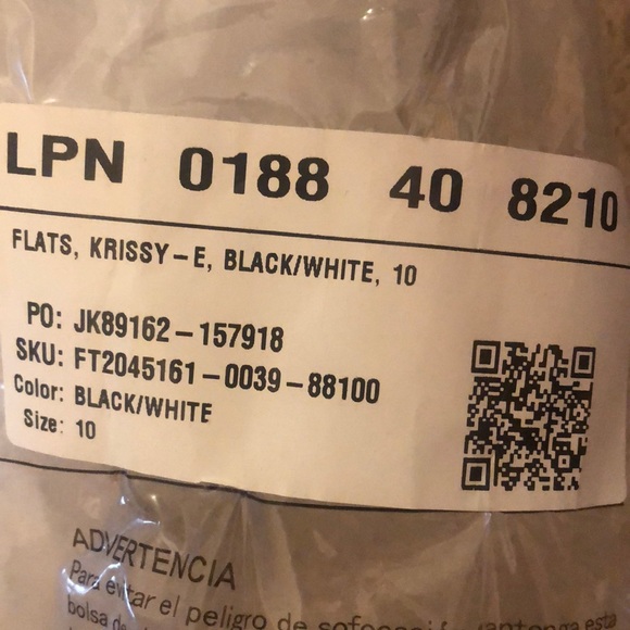 Black and white flats wide width. - Picture 5 of 5